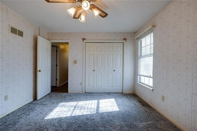 1225 Berry Road, Independence, MO 64057