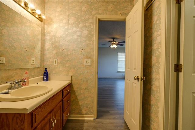 1225 Berry Road, Independence, MO 64057