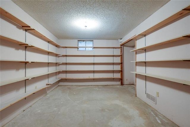 1225 Berry Road, Independence, MO 64057