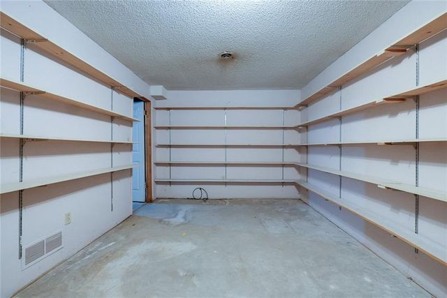 1225 Berry Road, Independence, MO 64057