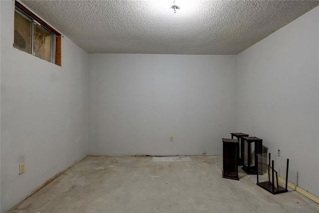 1225 Berry Road, Independence, MO 64057