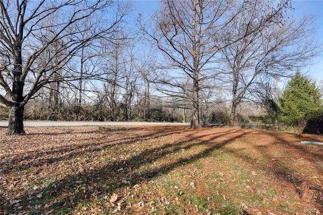 1225 Berry Road, Independence, MO 64057