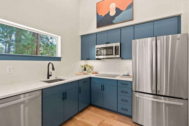 1401 NE 10th Street, Bend, OR 97701