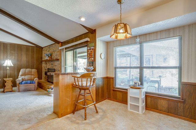 206 Laura Drive, Burleson, TX 76028