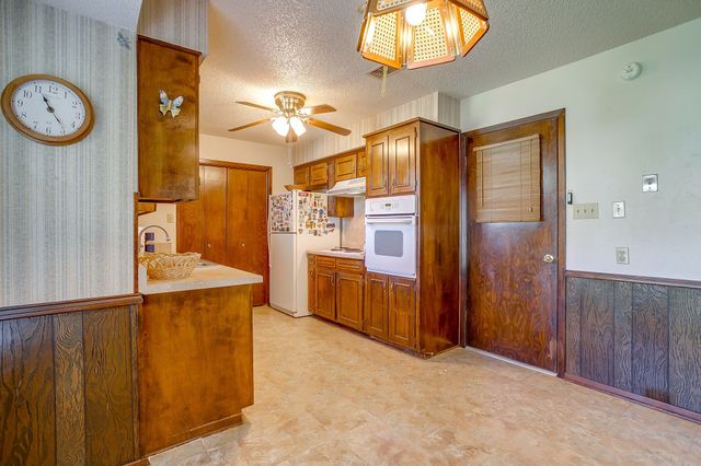 206 Laura Drive, Burleson, TX 76028