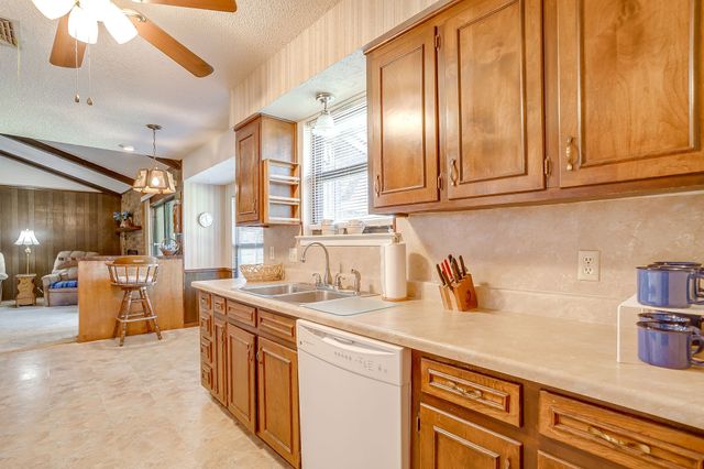 206 Laura Drive, Burleson, TX 76028