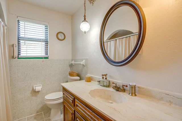 206 Laura Drive, Burleson, TX 76028