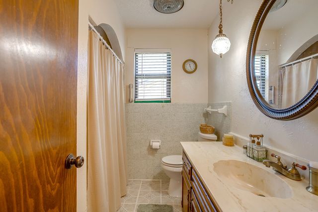 206 Laura Drive, Burleson, TX 76028