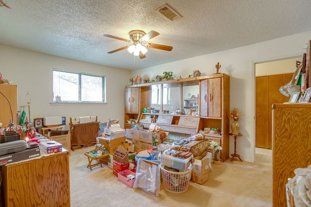 206 Laura Drive, Burleson, TX 76028