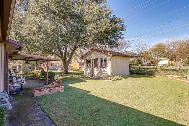 206 Laura Drive, Burleson, TX 76028