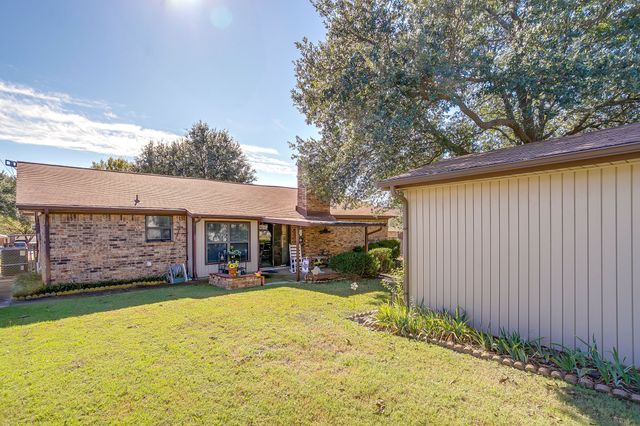 206 Laura Drive, Burleson, TX 76028