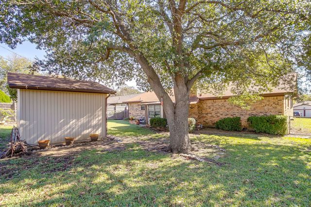 206 Laura Drive, Burleson, TX 76028