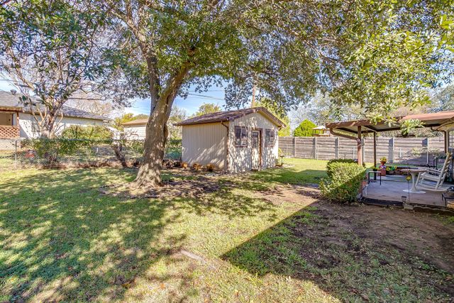 206 Laura Drive, Burleson, TX 76028