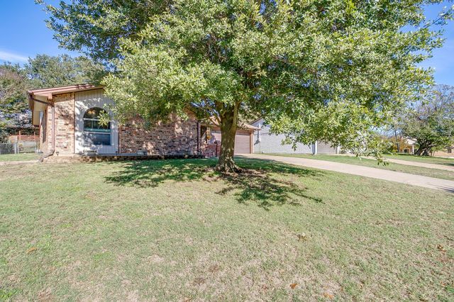 206 Laura Drive, Burleson, TX 76028