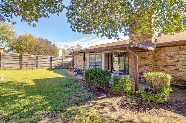 206 Laura Drive, Burleson, TX 76028