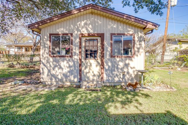 206 Laura Drive, Burleson, TX 76028