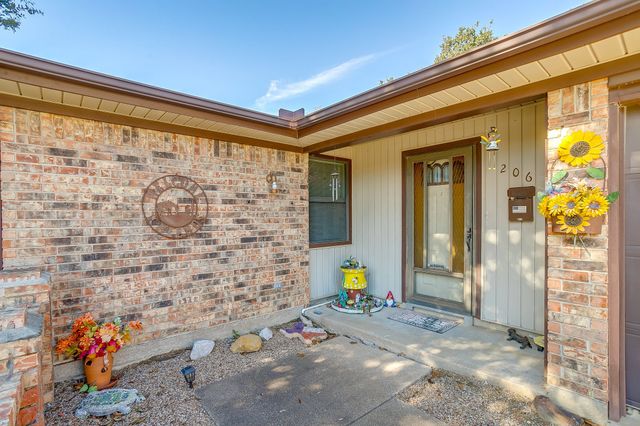 206 Laura Drive, Burleson, TX 76028
