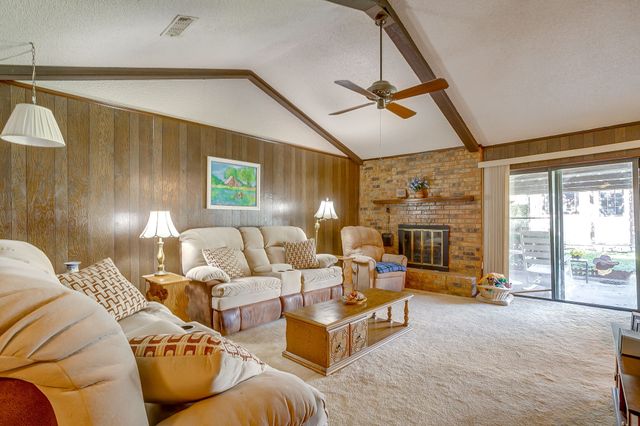 206 Laura Drive, Burleson, TX 76028