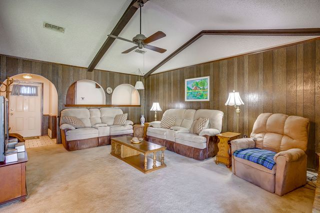 206 Laura Drive, Burleson, TX 76028