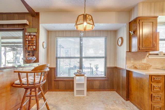 206 Laura Drive, Burleson, TX 76028