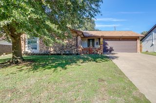 206 Laura Drive, Burleson, TX 76028