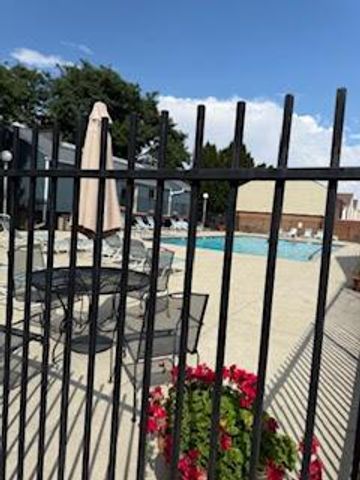 1883 Willoway Circle N, Columbus, OH 43220