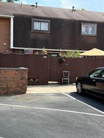 1883 Willoway Circle N, Columbus, OH 43220