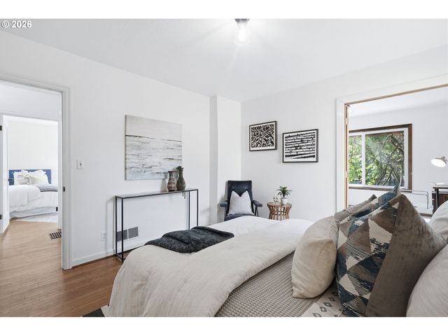 4526 Ne OREGON St, Portland, OR 97213