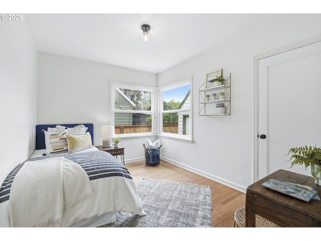 4526 Ne OREGON St, Portland, OR 97213
