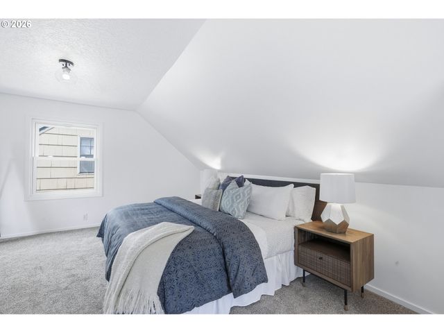 4526 Ne OREGON St, Portland, OR 97213