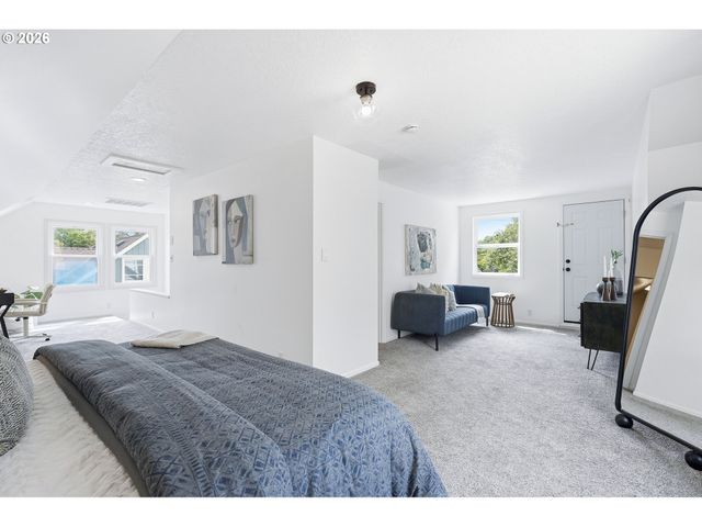 4526 Ne OREGON St, Portland, OR 97213