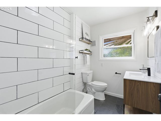 4526 Ne OREGON St, Portland, OR 97213