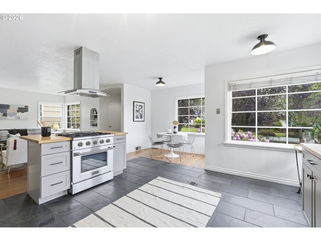 4526 Ne OREGON St, Portland, OR 97213
