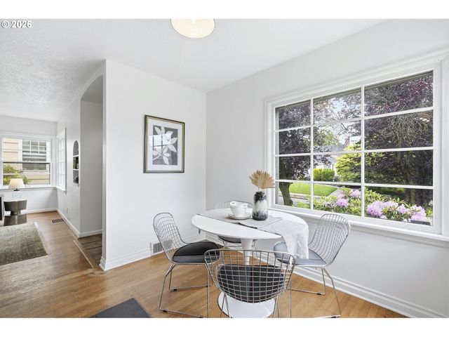 4526 Ne OREGON St, Portland, OR 97213
