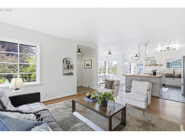4526 Ne OREGON St, Portland, OR 97213
