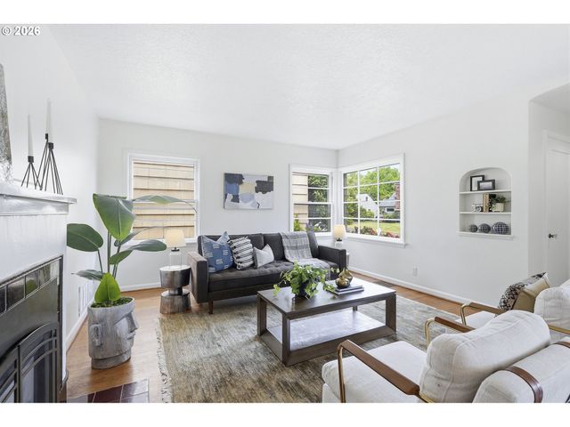4526 Ne OREGON St, Portland, OR 97213