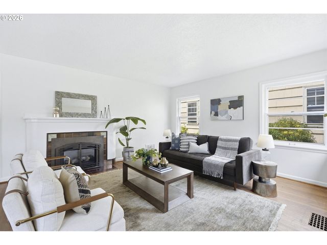 4526 Ne OREGON St, Portland, OR 97213
