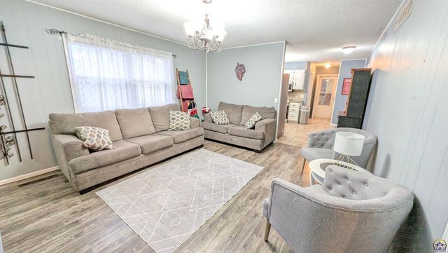 916 W 7th Ave, Emporia, KS 66801