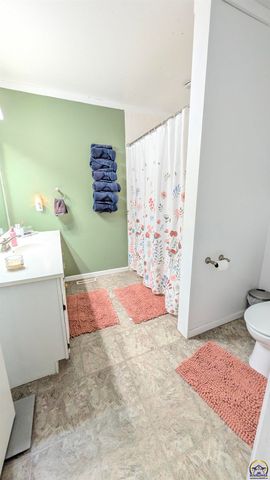 916 W 7th Ave, Emporia, KS 66801