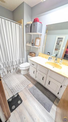 916 W 7th Ave, Emporia, KS 66801