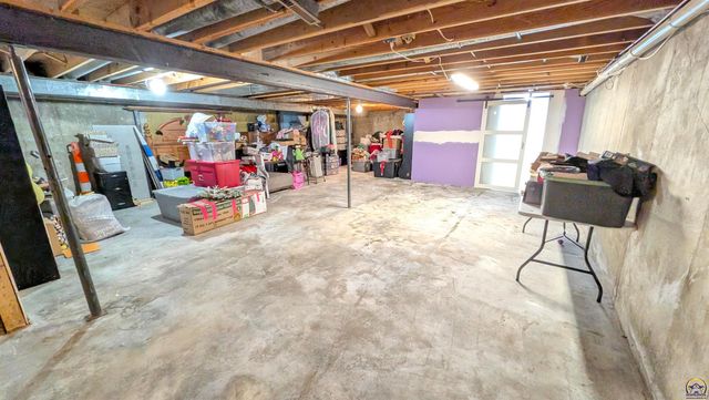 916 W 7th Ave, Emporia, KS 66801