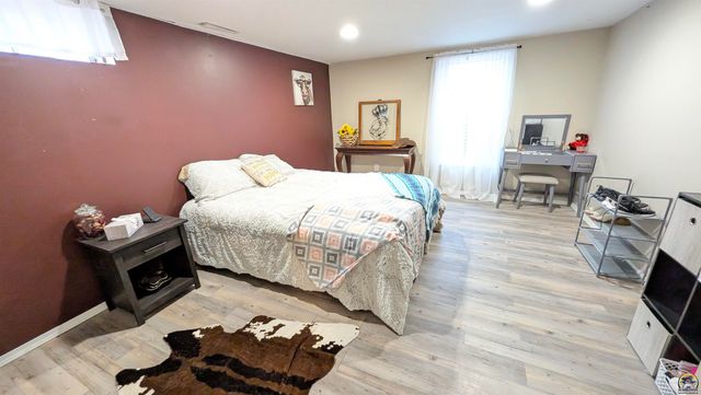 916 W 7th Ave, Emporia, KS 66801