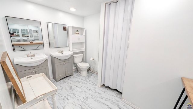 916 W 7th Ave, Emporia, KS 66801