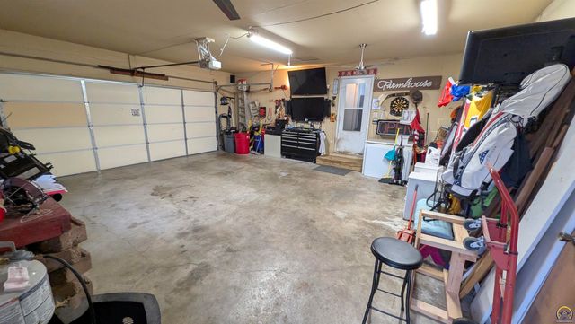 916 W 7th Ave, Emporia, KS 66801