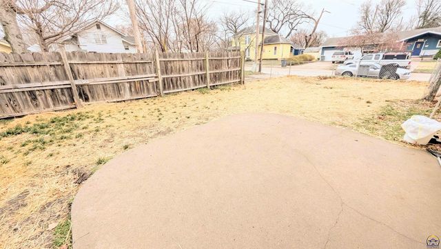 916 W 7th Ave, Emporia, KS 66801