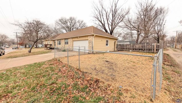916 W 7th Ave, Emporia, KS 66801