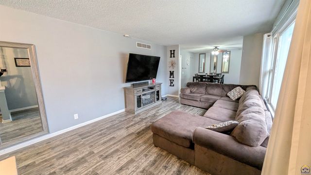 916 W 7th Ave, Emporia, KS 66801