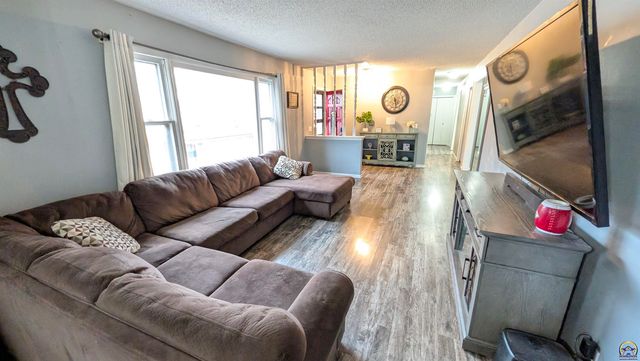 916 W 7th Ave, Emporia, KS 66801