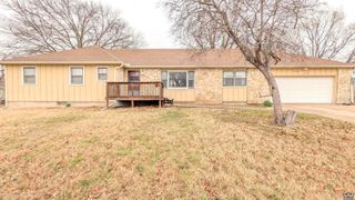 916 W 7th Ave, Emporia, KS 66801