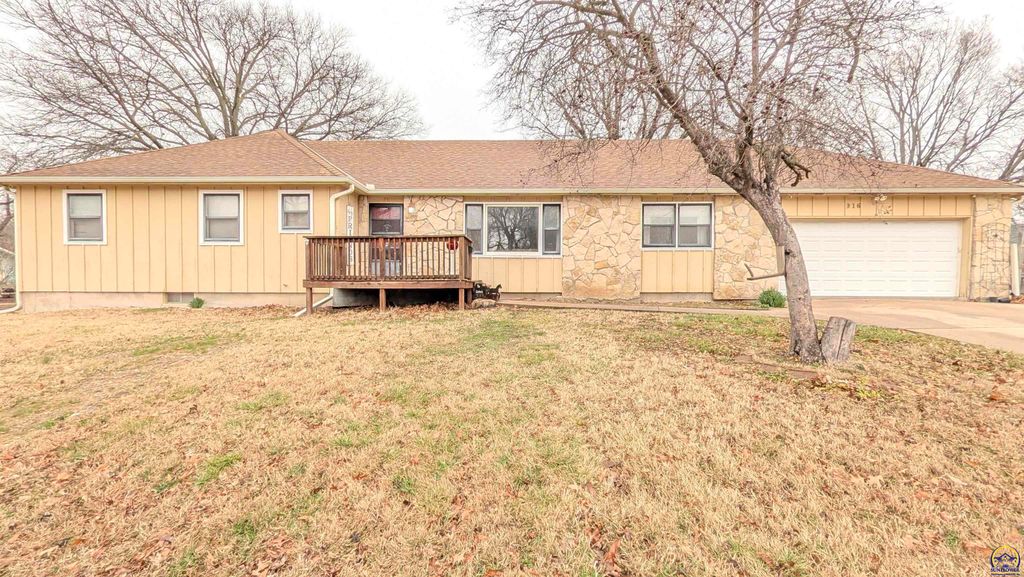 916 W 7th Ave, Emporia, KS 66801